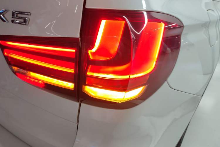 Used BMW X5 2015 xDrive28i Exterior 3