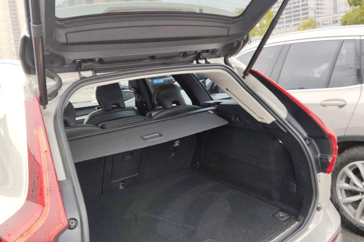 Used Volvo XC60 2019 T5 4x4 Smart Edition China VI Standard