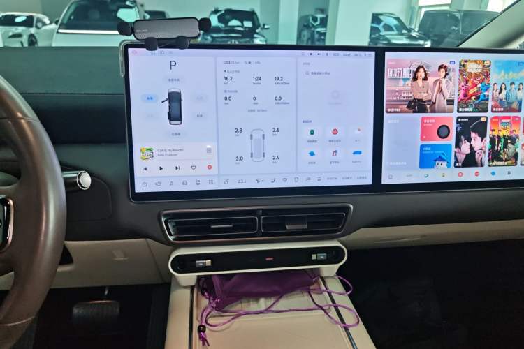 Used Li Auto MEGA 2024 Ultra Model Audio And AC Panel