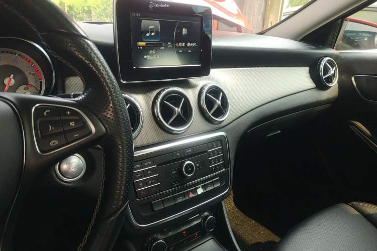 Used Mercedes-Benz GLA 2016 GLA 200 Sport Edition Audio And AC Panel
