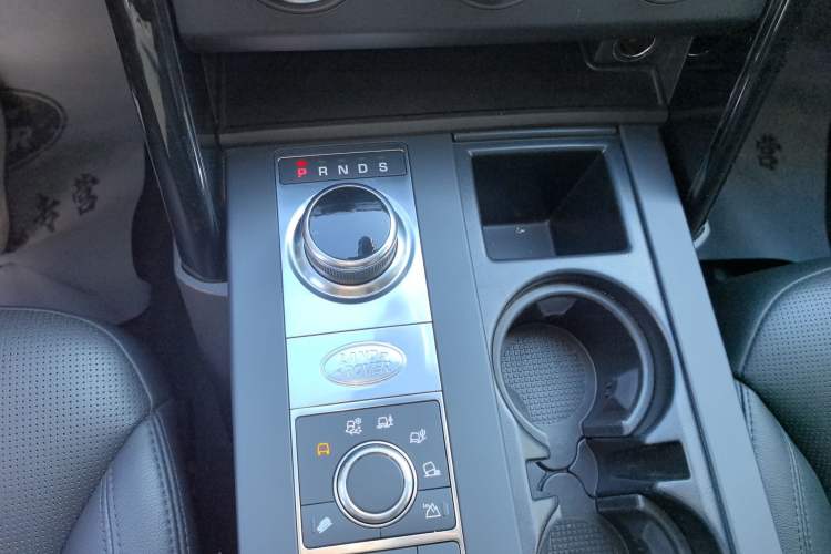 Used Land Rover Discovery 2019 3.0 SC V6 SE Gear Lever