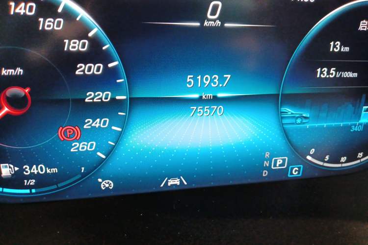 Used Mercedes-Benz GLC 2022 GLC 300 L 4MATIC Dynamic Model Odometer Close Up