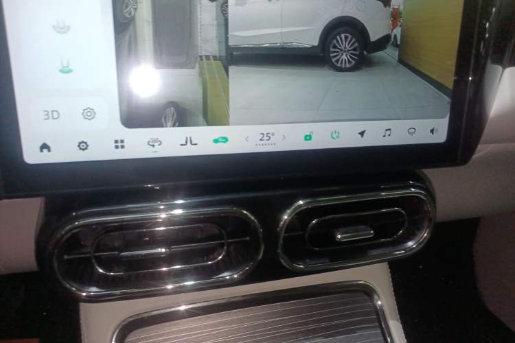 Used Leapmotor C11 2023 Pure Electric 500 Smart Edition Audio And AC Panel