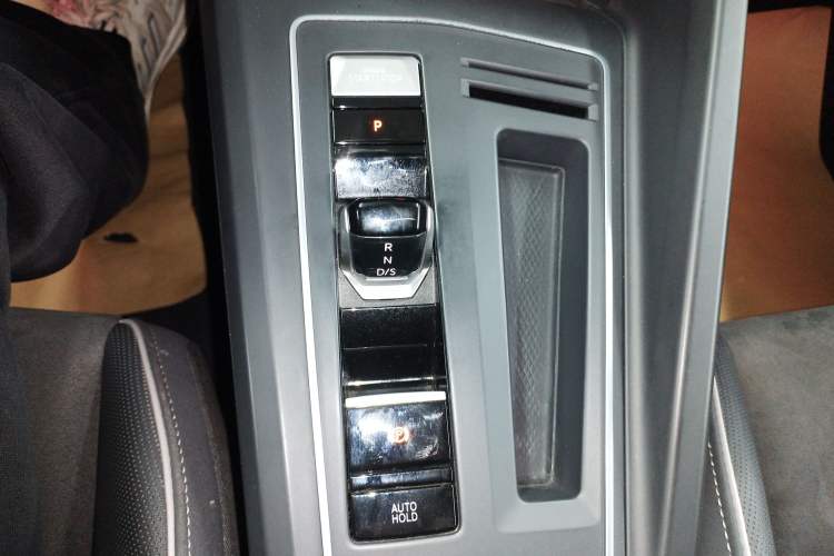 Used Volkswagen Golf 2021 280TSI DSG R-Line Gear Lever