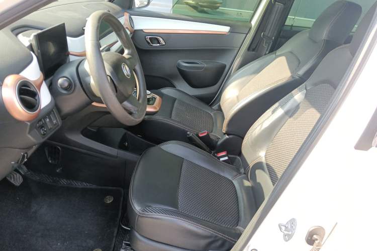 Used Dongfeng NAMMI BOX 2022 Chasing Wind Edition 331 km Standard Model
