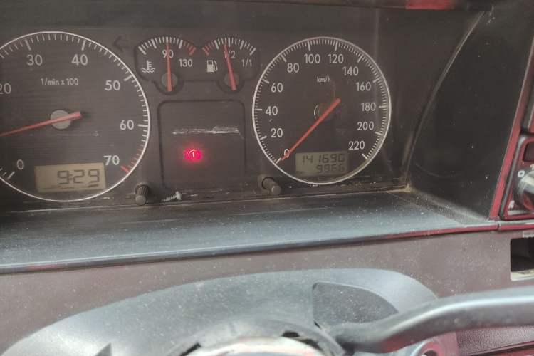 Used Volkswagen Santana Classic 2007 1.8L Jingchang Model Odometer Close Up