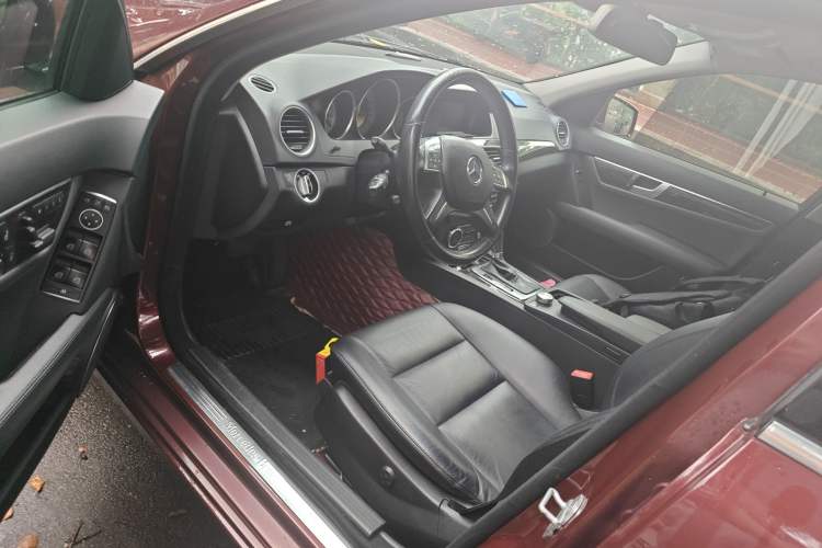 Used Mercedes-Benz C-Class 2011 C 200 CGI Fashion Model