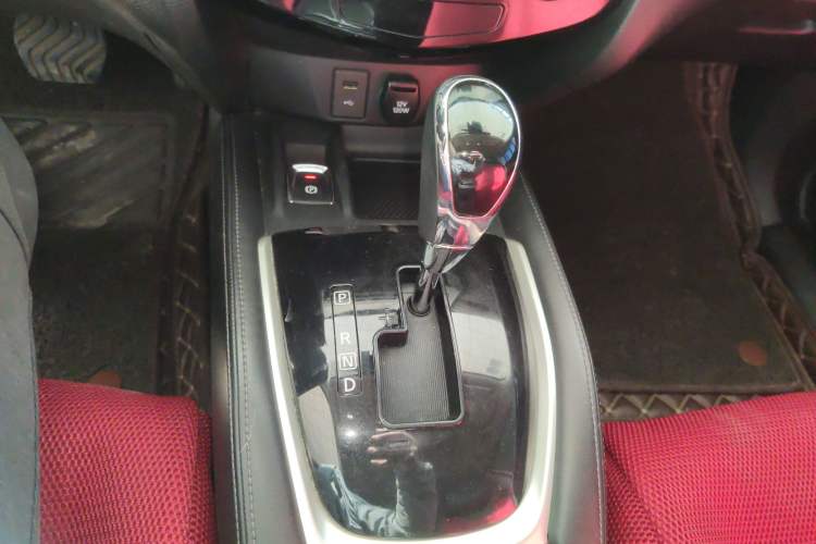 Used Nissan X-Trail 2019 2.0L CVT Smart Connect Comfort Edition 2WD Gear Lever