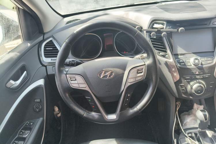 Used Hyundai Santa Fe 2015 2.0T Automatic All-Wheel Drive Smart Version 5 Seats