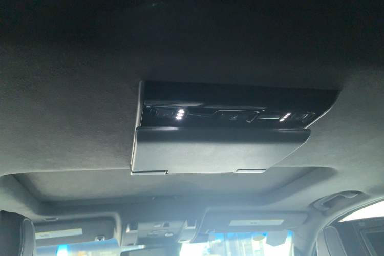 Used Cadillac Escalade 2017 6.2L ESV Platinum Edition Extended-Length Version