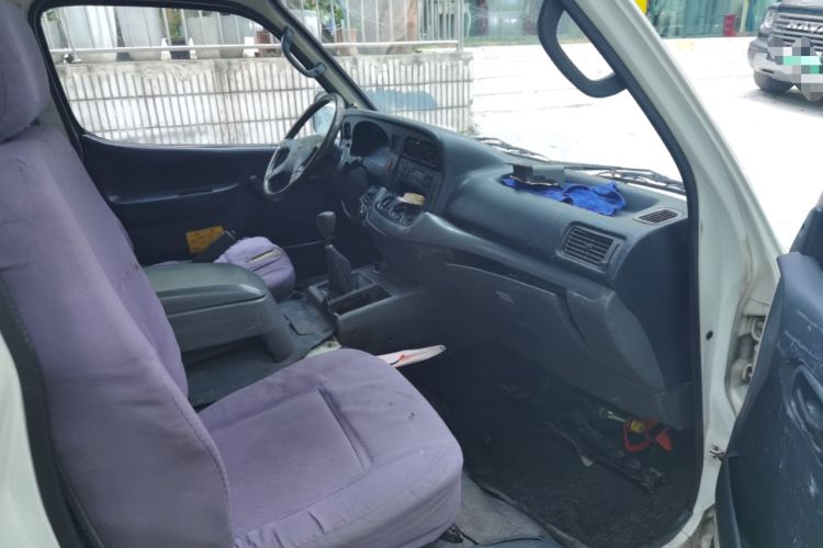 Used Jinbei Hiace 2011 2.0L 5th Generation Kuaiyunwang Standard Version 4G19 Left Rear Seat
