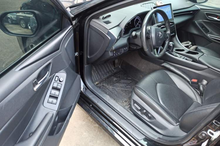 Used Toyota Avalon 2023 Dual-Engine 2.5L Luxury Edition Driver Seat