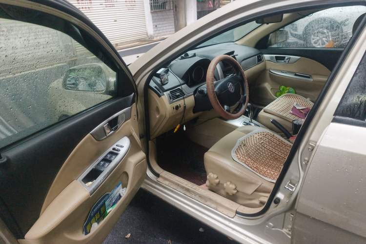 Used Buick Excelle 2013 1.5L Automatic Classic Model
