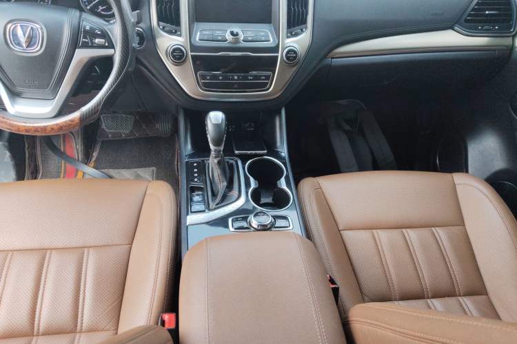 Used CHANGAN CS95 2017 2.0T Two-Wheel Drive Zhituo Edition Gear Lever