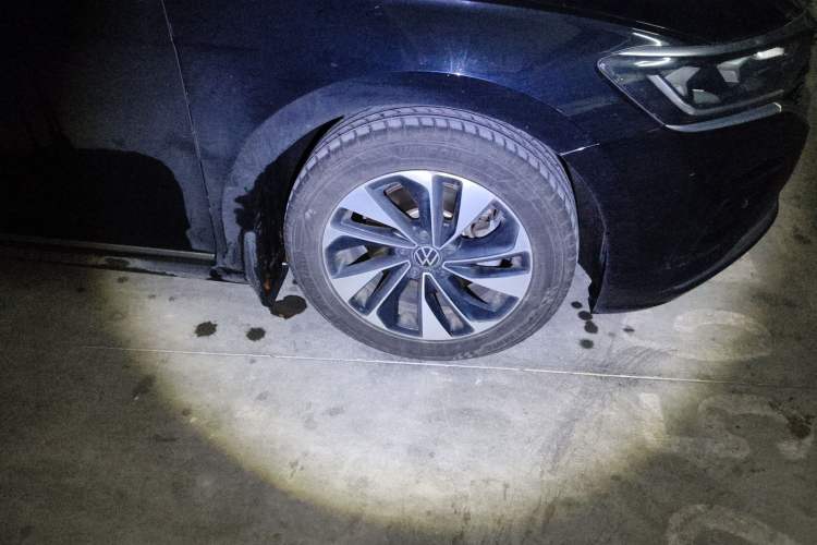 Used Volkswagen Passat 2022 280TSI Elite Edition Right Front Wheel Hub