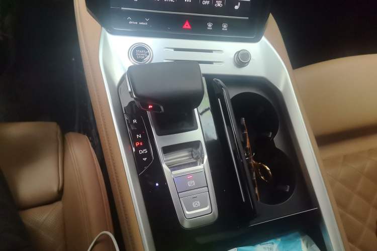 Used Audi Q6 2023 40 TFSI quattro Guanyun Edition Light Yulin Package Gear Lever