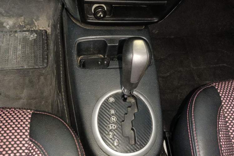 Used Suzuki SX4 2011 Revised Version 1.6L Automatic Comfort Edition Gear Lever