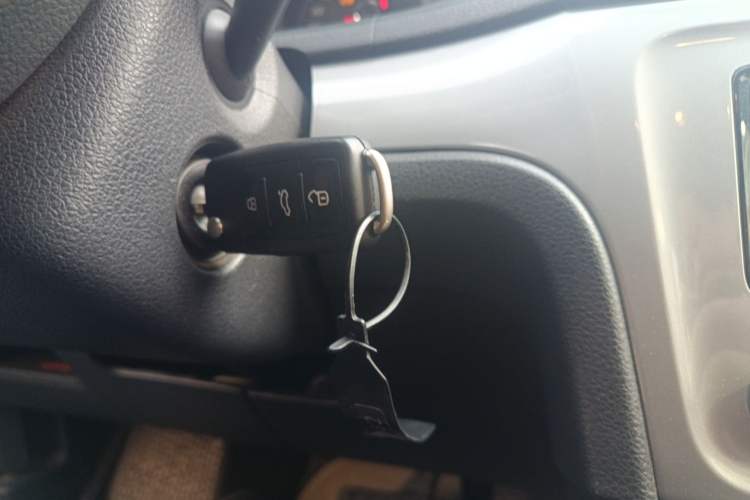 Used Volkswagen Lavida 2013 Revised Classic 1.6L Automatic Fashion Edition
