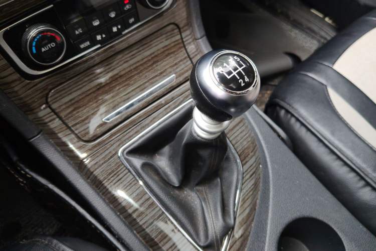 Used Zotye T600 2016 1.5T Manual Elite Edition Gear Lever