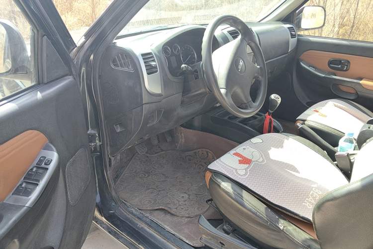 Used JMC Baodian 2016 2.8T New Value-Added Diesel Two-Wheel Drive Standard Version JX493ZLQ4G Interior 3