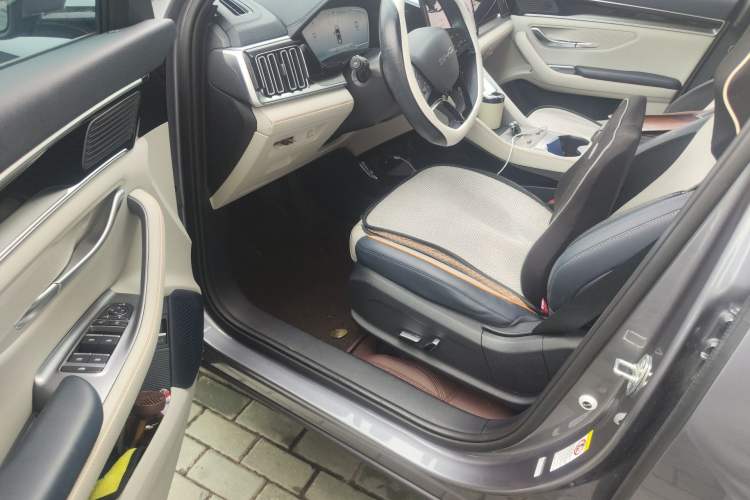 Used BYD Song PLUS New Energy 2023 Champion Edition DM-i 110KM Flagship Model Driver Seat