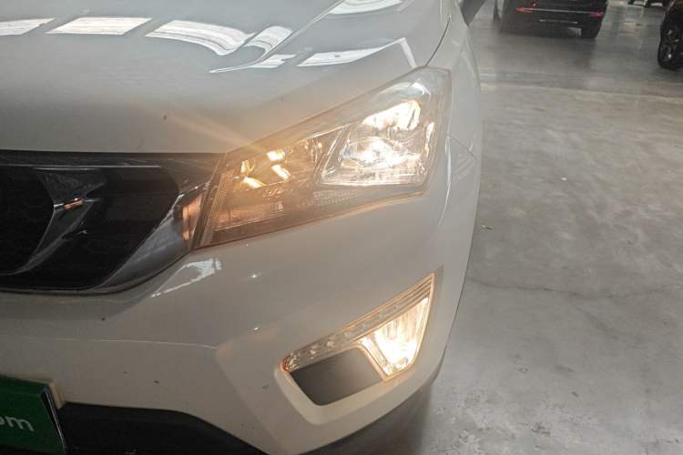Used CHANGAN CS15 2016 1.5L Manual Fashion Edition Left Front Headlight