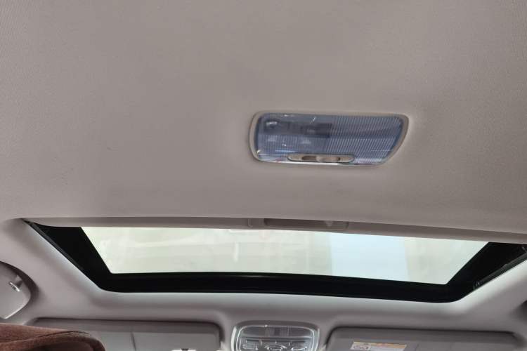 Used Haval H6 2015 Sport Edition 1.5T Automatic Two-Wheel Drive Luxury Model Headliner