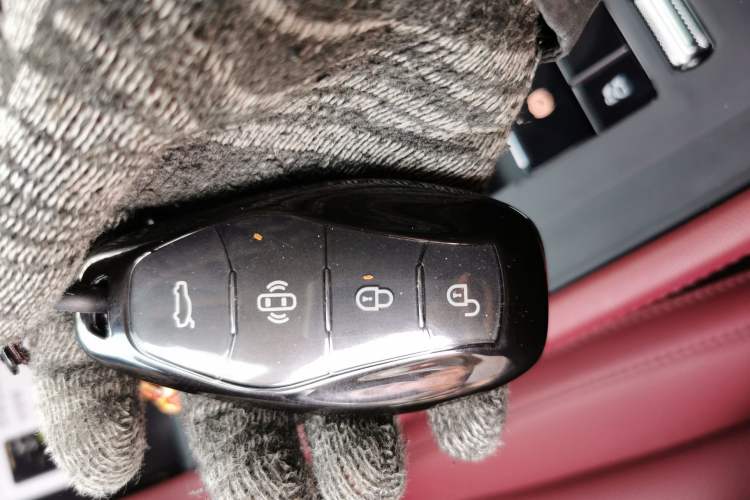 Used Hongqi H5 PHEV 2025 170 Super Hybrid Version Vehicle Key