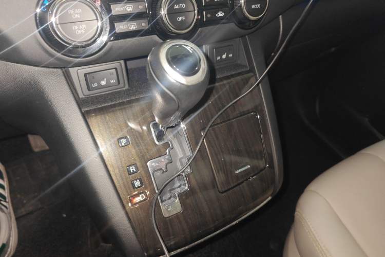 Used Mazda 8 2015 2.5L Flagship Edition Gear Lever