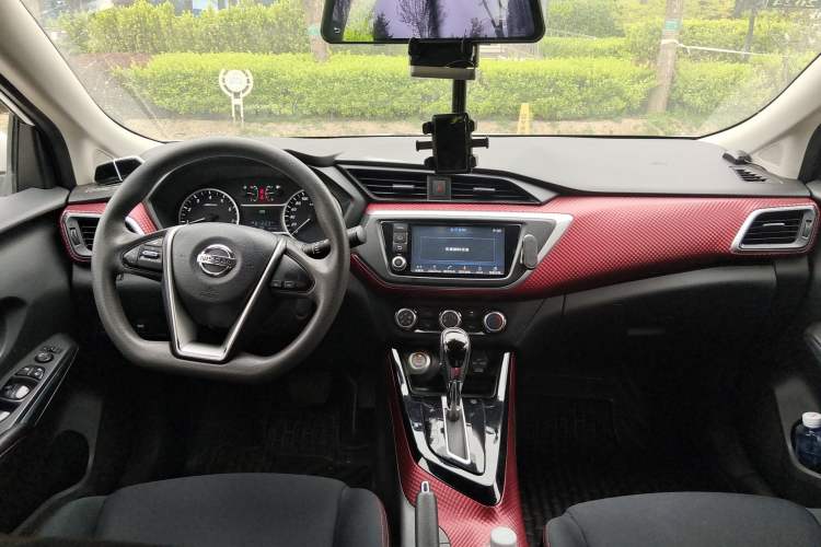 Used Nissan Lannia 2016 1.6L CVT Smart Cool Edition Center Console