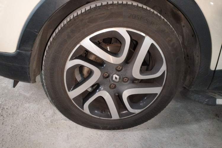 Used Renault Captur 2015 1.2T Automatic Comfort Edition Exterior 4