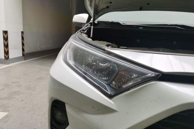 Used Toyota RAV4 2020 Dual-Engine 2.5L E-CVT 4x4 Elite PLUS Edition
