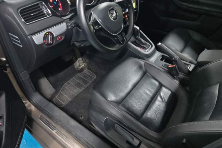 Used Volkswagen Sagitar 2015 1.6L Automatic Comfort Model