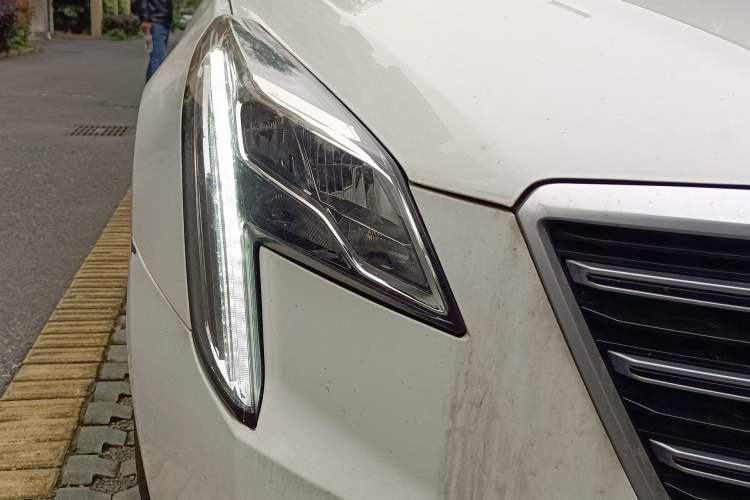 Used Cadillac XTS 2018 28T Tech Edition Right Front Headlight