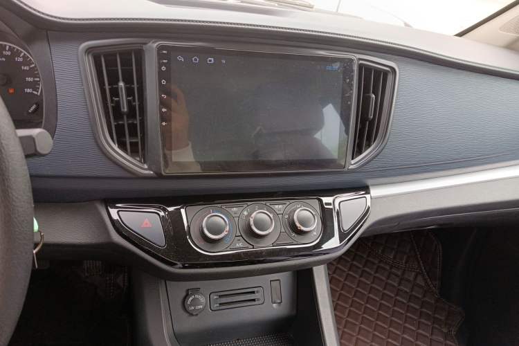 Used FORTHING Lingzhi 2024 M5L 1.5T Manual Base Model 7 Seats
