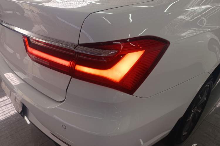 Used BYD Qin 2019 1.5L Automatic Prestige Model Right Rear Taillight