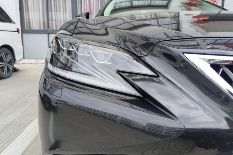 Used Lexus LS 2018 500h Premier Edition China V Standard Right Front Headlight