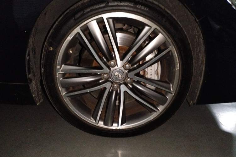 Used Infiniti Q50 2014 3.7L Luxury Sport Edition Right Front Wheel Hub