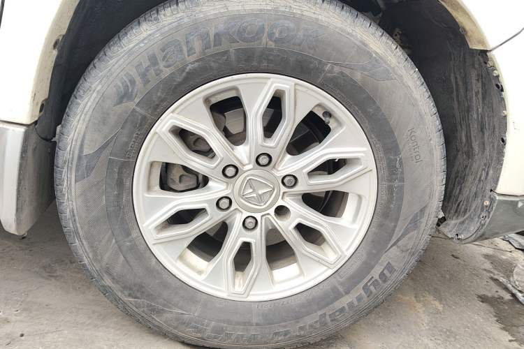 Used JMC Yusheng S350 2013 2.4T Automatic 2WD Diesel Luxury Edition 5 Seats Right Front Wheel Hub