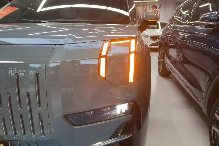 Used Zeekr 009 2024 7-Seater Walk-Through Version Four-Wheel Drive 108 kWh