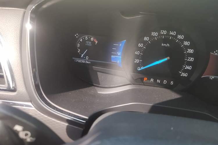 Used Ford Taurus 2015 EcoBoost 245 Fashion Edition Odometer Close Up