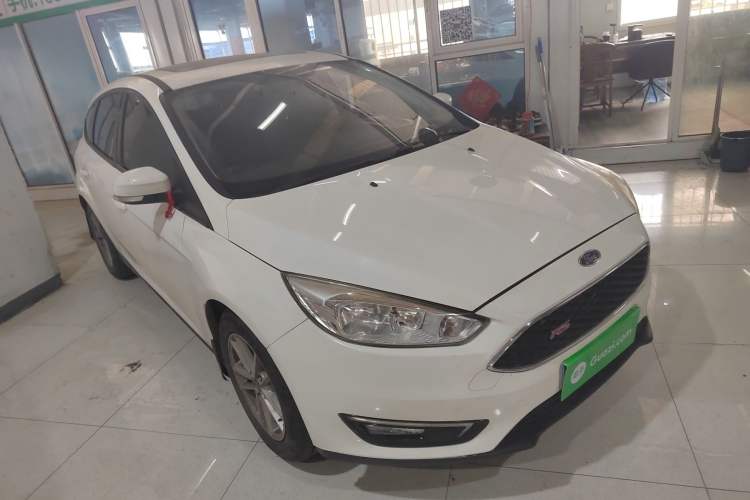 Used Ford Focus 2015 Hatchback 1.6L Manual Fashion Edition Front Right 45 Deg