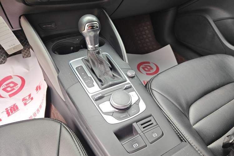 Used Audi A3 2020 Restyled Sportback 35 TFSI Entry-Level China VI Emission Standard Gear Lever