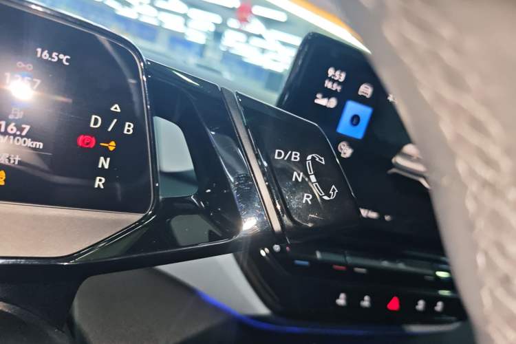 Used Volkswagen ID.4 X 2023 Smart Enjoyment Long-Range Version Gear Lever