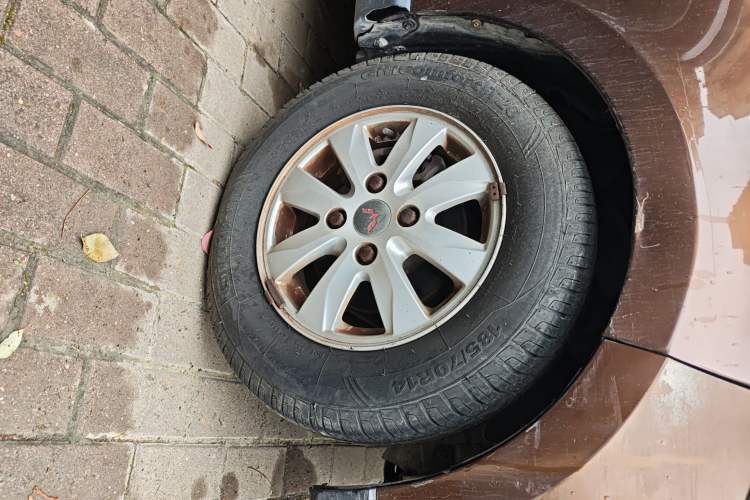 Used Wuling Hongguang 2014 1.5L S Luxury Model Right Front Wheel Hub