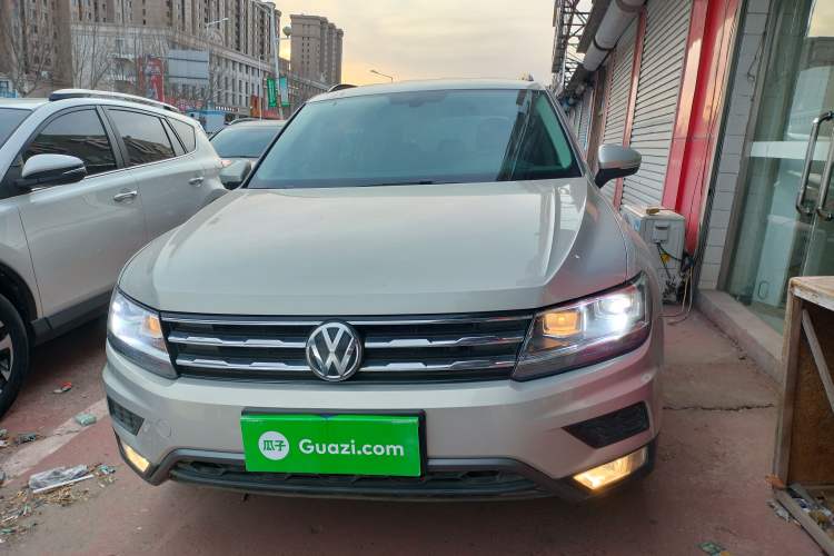 Used Volkswagen Tiguan L 2017 330TSI Automatic Two-Wheel Drive Luxury Edition