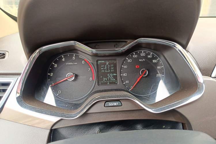 Used Baojun 310W 2017 1.5L Manual Fashion Model China V Instrument Cluster