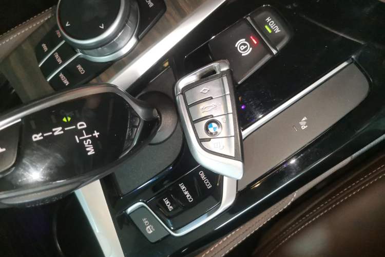 Used BMW 5 Series 2019 530Li Leading Model Luxury Package Vehicle Key