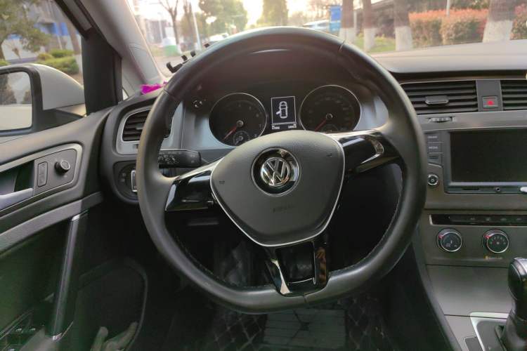 Used Volkswagen Golf 2016 230TSI Automatic Comfort Version Steering Wheel