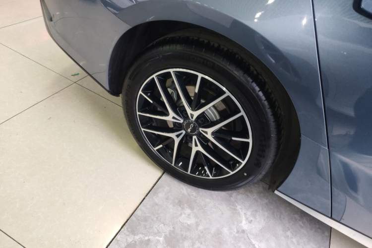 Used BYD Seal 07 DM-i 2025 DM-i 1.5L 125km Luxury Model Right Rear Wheel Hub